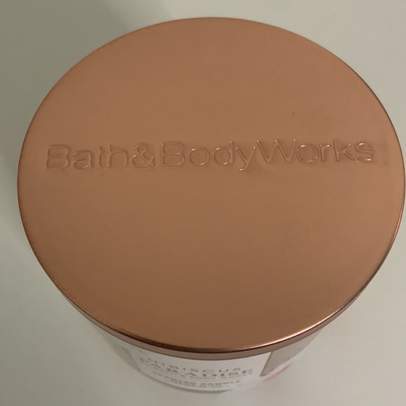 Hibiscus Paradise candle from Bath & Body Works - Picture 2 of 4